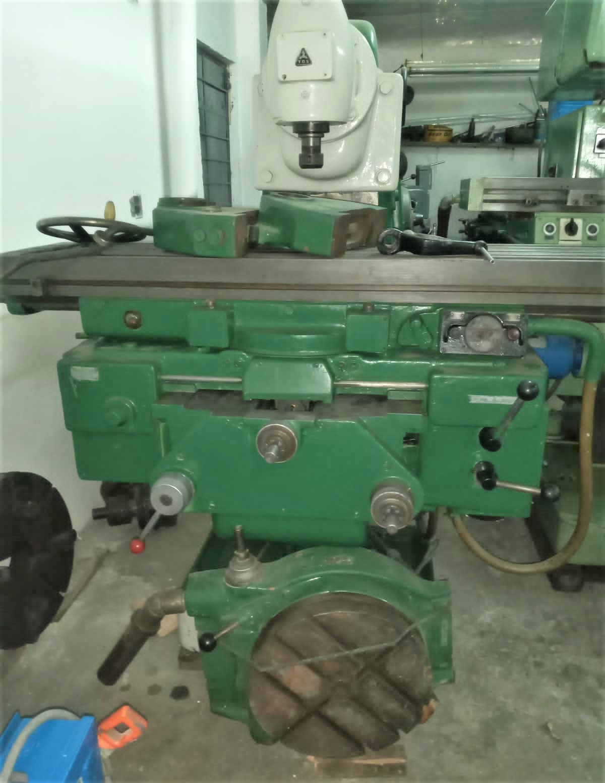 F6 FRESADORA UNIVERSAL