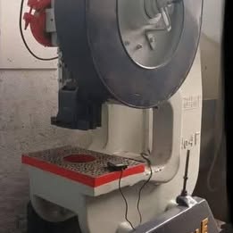 TQ2 PRENSA TROQUELADORA NEUMATICA  